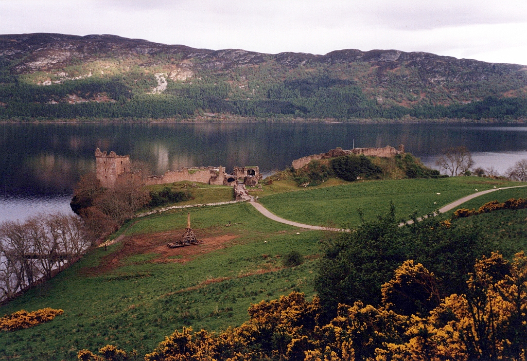 1999 - Ecosse 04 (Urquant Castle - Loch Ness).jpg